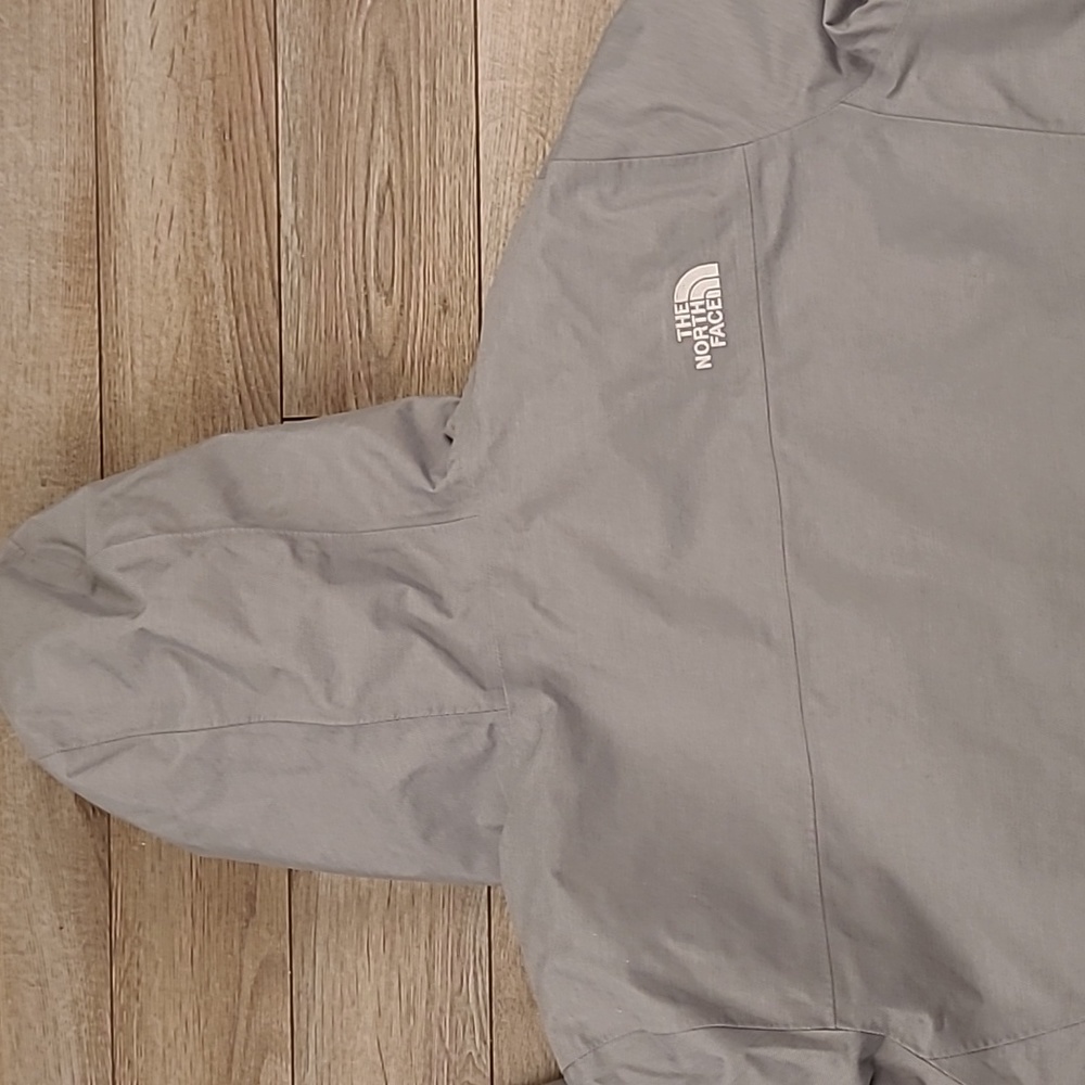 The North Face Gray Ski & Snow Jacket - Picture 5 of 10